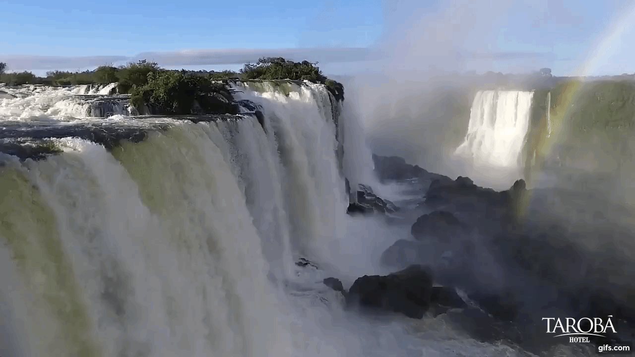 A queda das Cataratas do Iguaçu maravilhosa