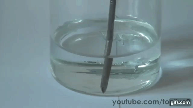 Серная кислота gif. Реакция алюминия с водой опыт. Растворение серной кислоты в воде. Гвоздь в соленой воде. Растворение калия в воде реакция