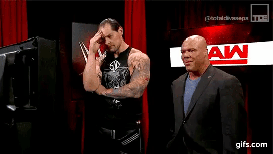 Daryl confronta a Baron Corbin sobre la censura a su segmento en RAW.  N9oJxv