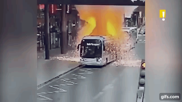 電気バスがバッテリー爆発  フランス　パリ