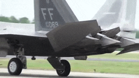 ?? Lockheed Martin F-22 Raptor defying gravity and people FREAK OUT!  <p data-wpview-marker=