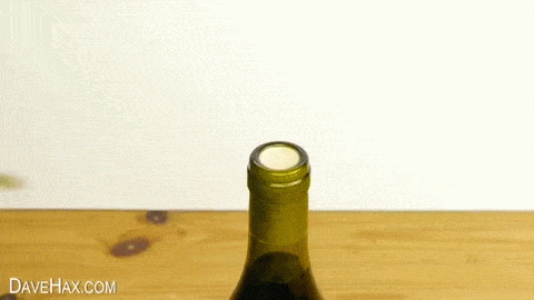 otworzyć wino bez korkociągu